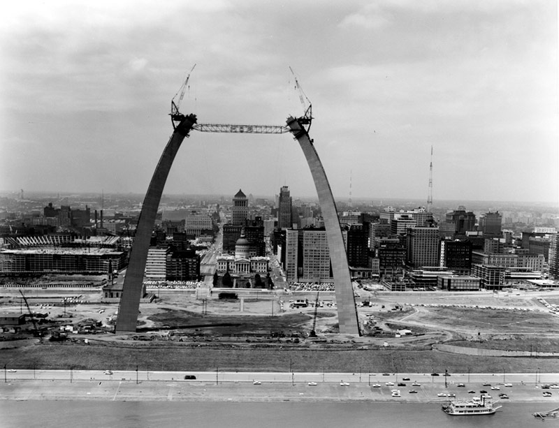 Eero Saarinen&#39;s Gateway Arch in St. Louis Broke Ground 50 Years Ago Today