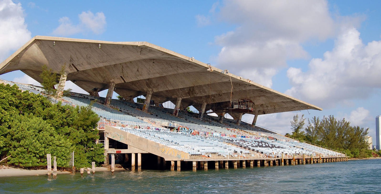 two groups renew the effort to save the all-concrete miami