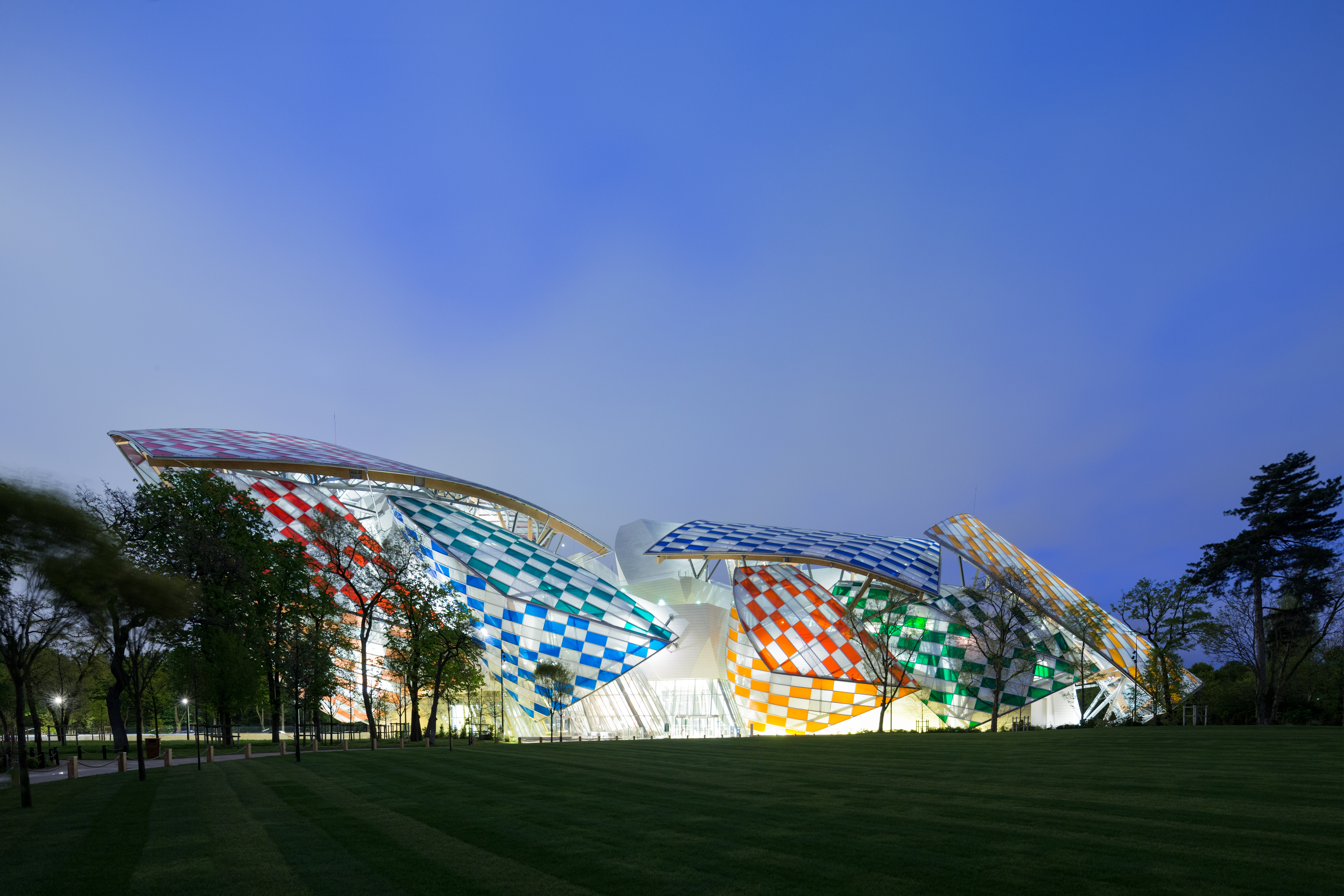 The Observatory of Light at the Fondation Louis Vuitton - www.semashow.com