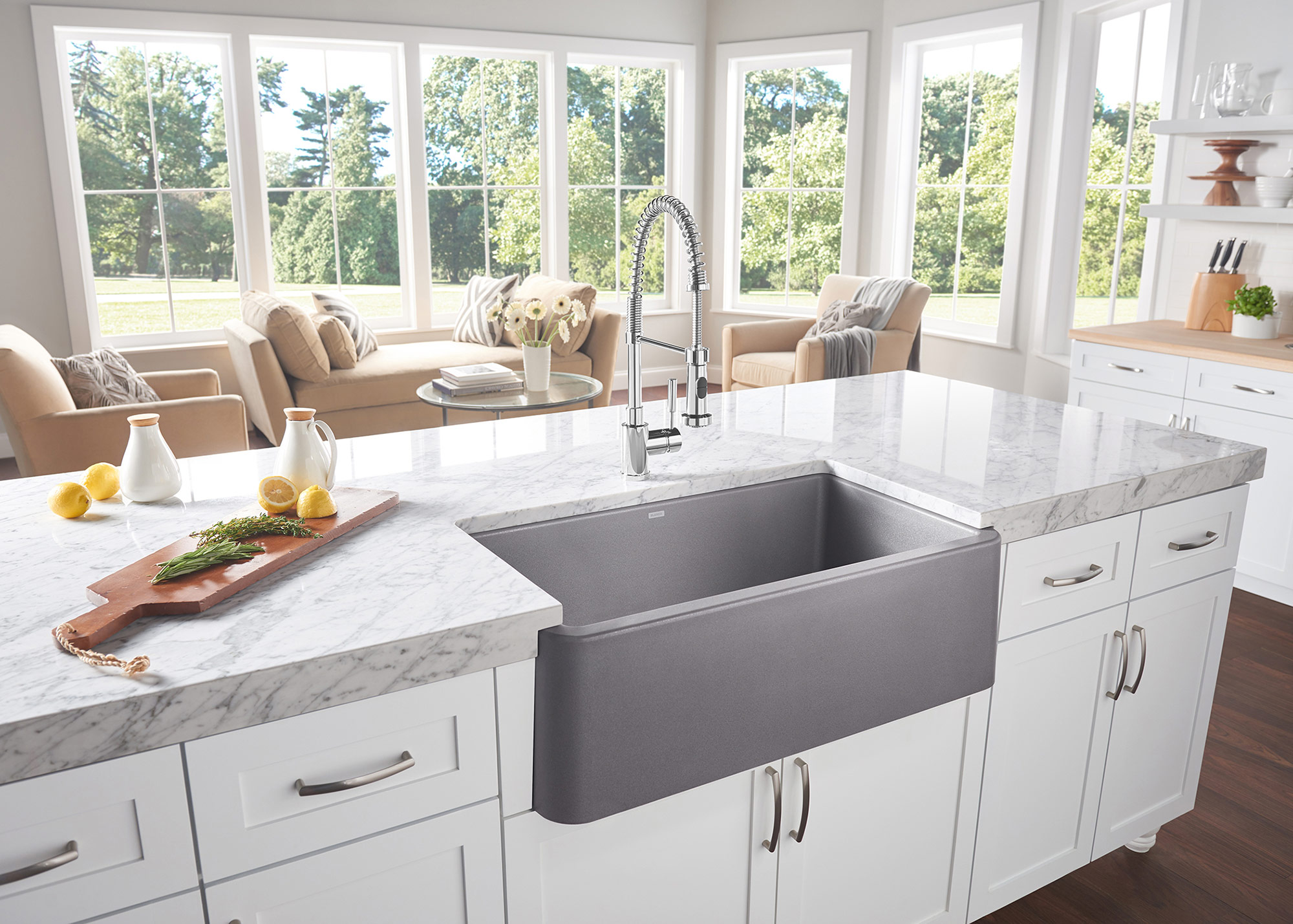 The apron front sink—a transitional country design style