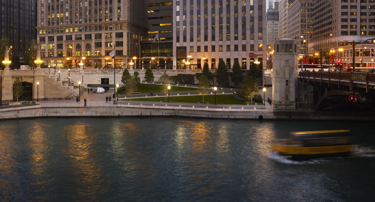 看罗斯巴尼建筑师的公民和城市设计。芝加哥河道。（礼貌Ross Barney Architecs）