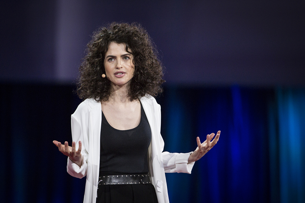 Neri Oxman在TED2015演讲(James Duncan Davidson/TED)