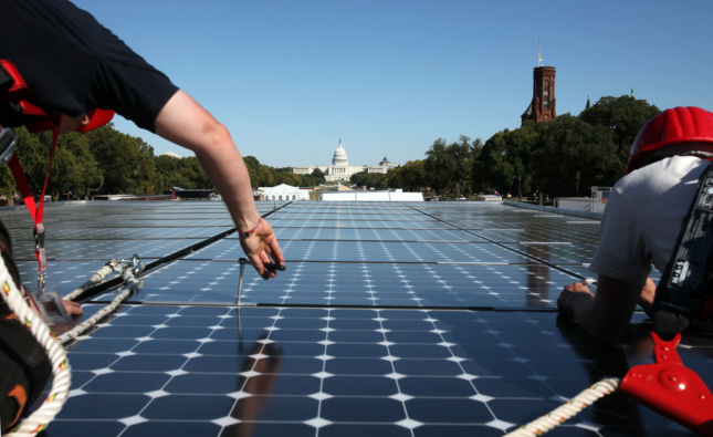 太阳能电池板的图像美国国会大厦大厦