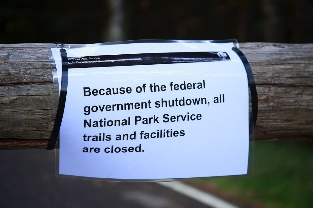 国家公园关闭标志的照片