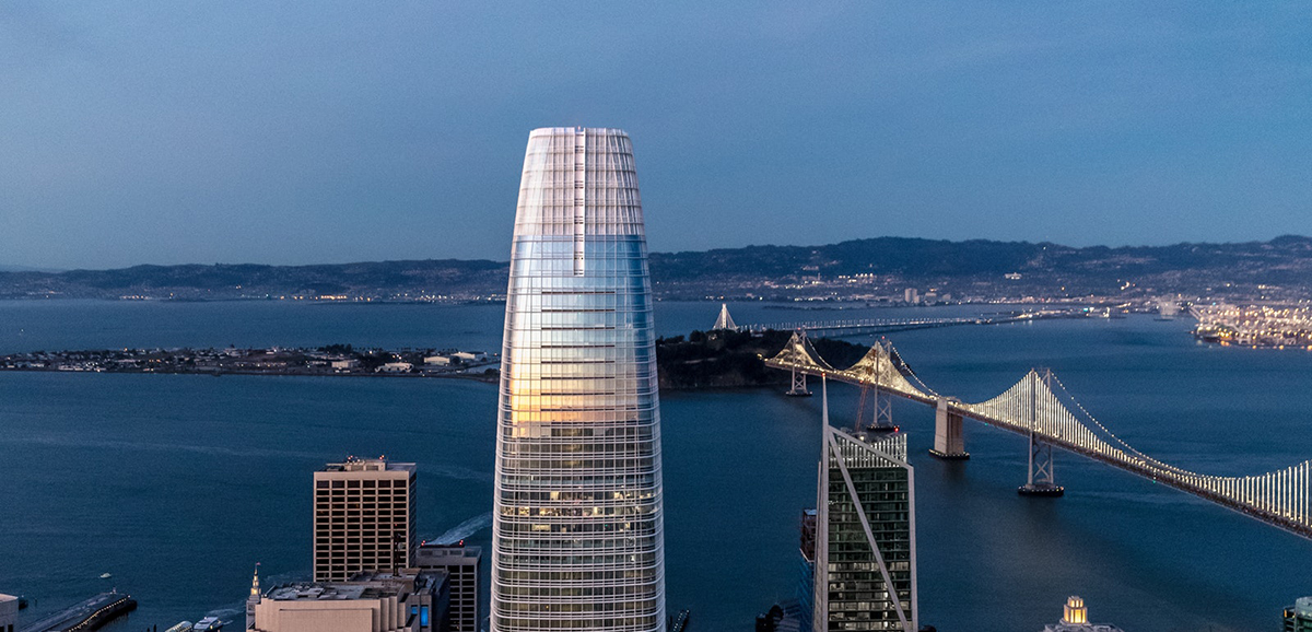 Salesforce Tower的顶部图像