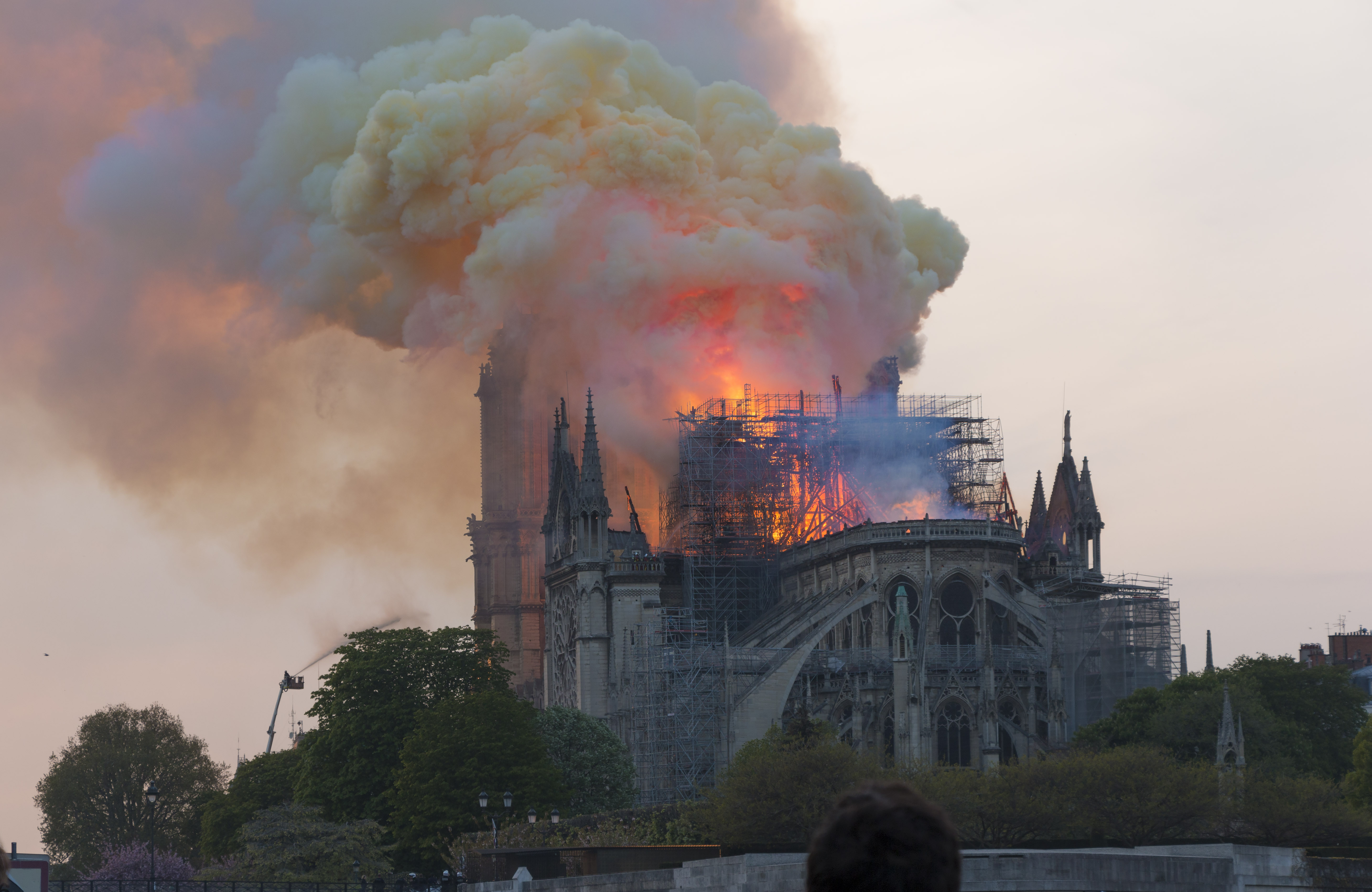 Notre Dame大教堂照片着火的