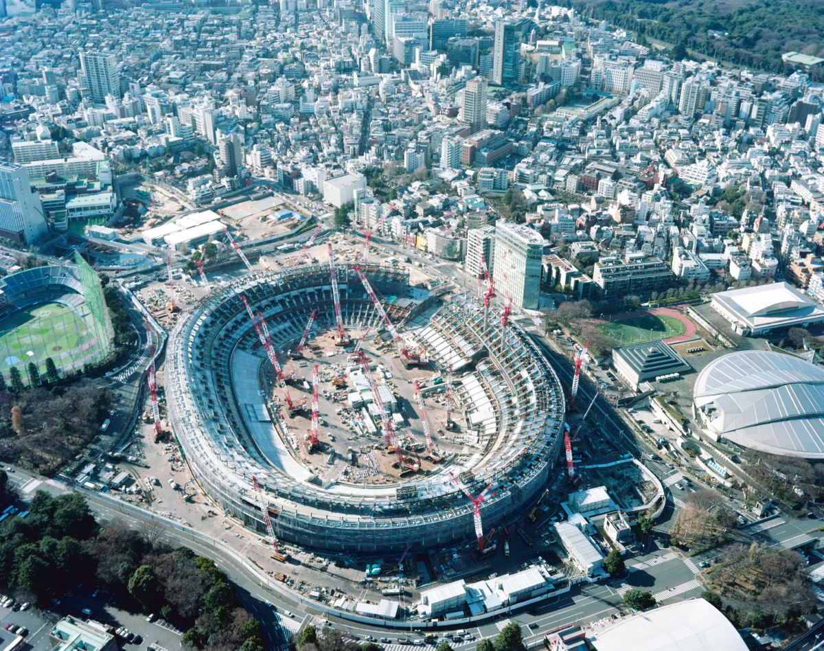 航拍的东京和一个正在建设的体育场，在东京制造