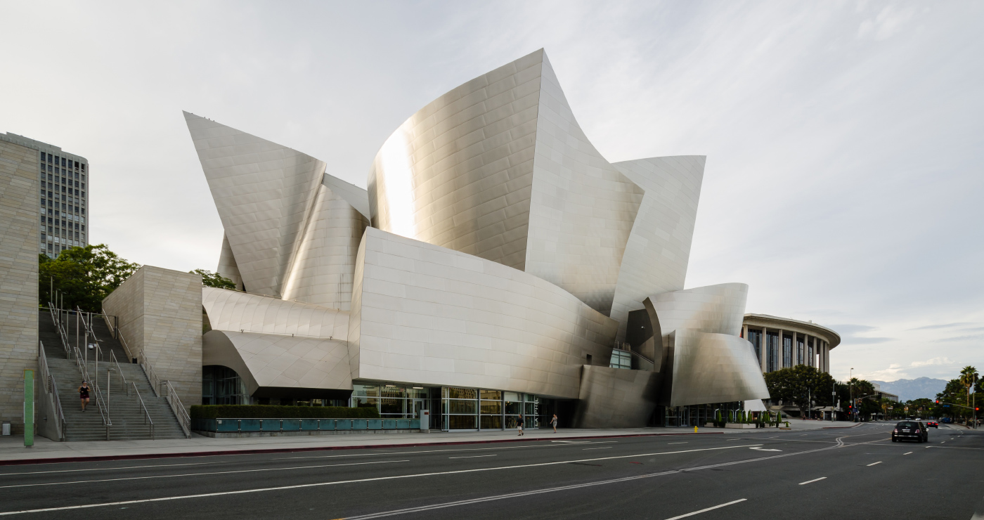 Frank Gehry的扭转的音乐厅照片在洛杉矶