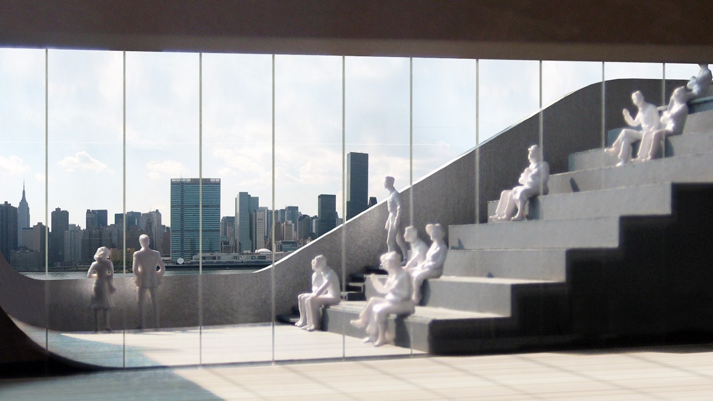 Steven Holl建筑事务所的建筑模型展示了他们新图书馆的楼梯设计。背景是曼哈顿的天际线。