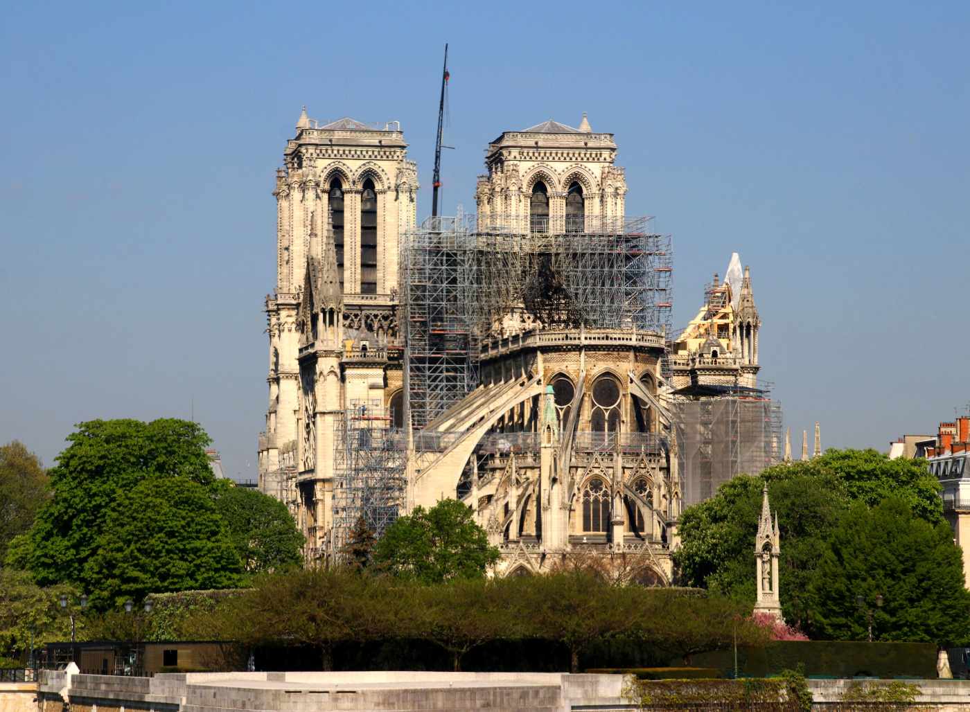 Notre Dame大教堂和脚手架照片