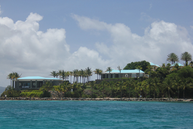房子的图象在一个海岛上的