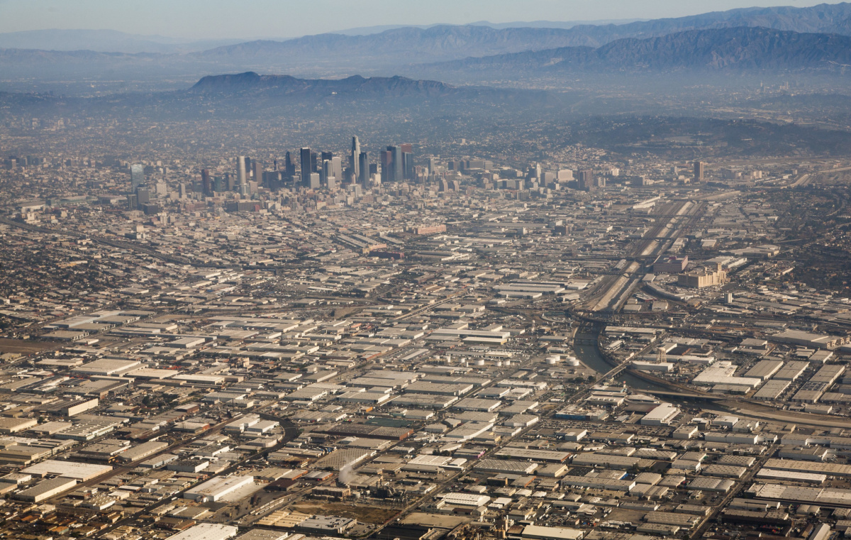 洛杉矶密集市区鸟瞰图。