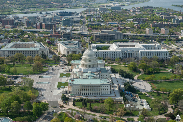美国国会大厦和行政大厦的鸟瞰图