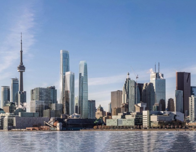 多伦多天际线上三座新大楼的效图，紧邻加拿大国家电视塔