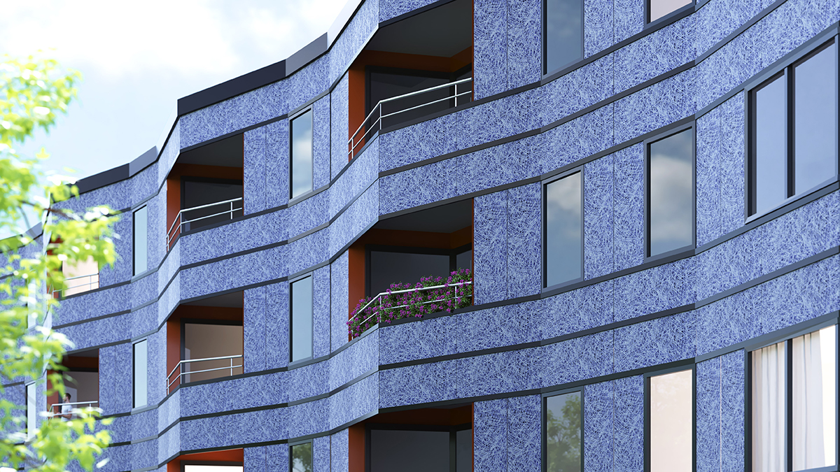 带有蓝色划痕图案的太阳能电池板的建筑物的略微多面的正面。