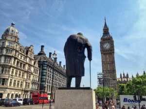 温斯顿丘吉尔雕象在议会广场，伦敦