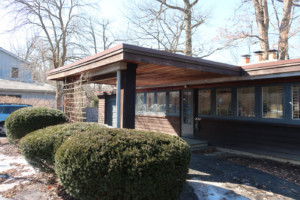 Frank Lloyd Wright设计的展位小屋在Glencoe，伊利诺伊州