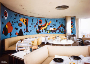酒店餐厅的彩色壁画