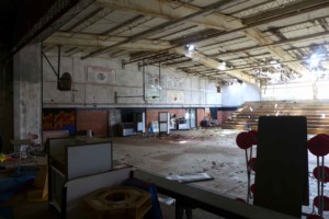 一个粉碎的隔离时代健身房的内部，由tulane研究人员寻找的类型