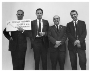 四个男人的黑白照片，留下了乔治·科斯特里斯基
