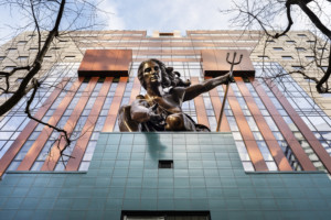 波特兰大厦入口和雕塑的图像