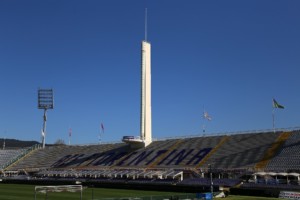 一个历史的足球体育场和塔在佛罗伦萨