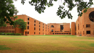 Louis Kahn设计的砖广场，印度管理学院Ahmedab​​ad校园