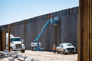 沿美国墨西哥的边境墙壁建设划分在亚利桑那州
