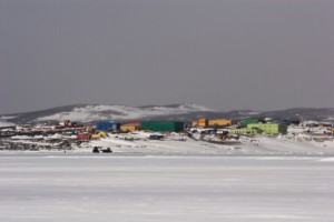 雪地区包围南极洲研究站，很快就会收到戴维斯机场？