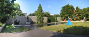 带有反射游泳池的雕塑花园，现在受到Hiroshi Sugimoto的大修