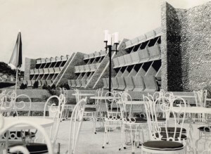 一家现代主义旅馆的档案照片在黑山