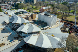 博物馆建筑混凝土屋顶的鸟瞰图