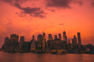 曼哈顿的天际线;在一封新的信中，建筑大堂要求人们承诺建立更强大的纽约