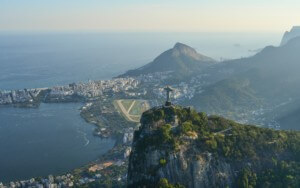 基督雕像耸立在巴西上空，这是今天每日文摘的一部分
