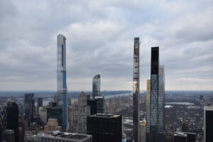 曼哈顿的亿万富翁排，一堆又高又瘦的塔楼