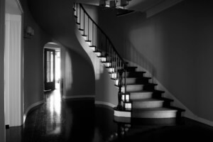 保罗·里维尔·威廉姆斯设计的住宅的黑白照片