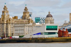 针对历史性背景的Jutting Liverpool博物馆