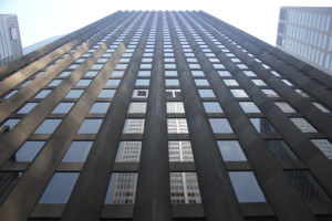CBS大楼，或黑色岩石建筑，带有垂直条纹