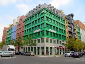 柏林一栋色彩鲜艳的公寓楼