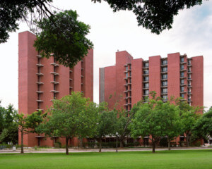 俄克拉何马大学校园的红砖宿舍