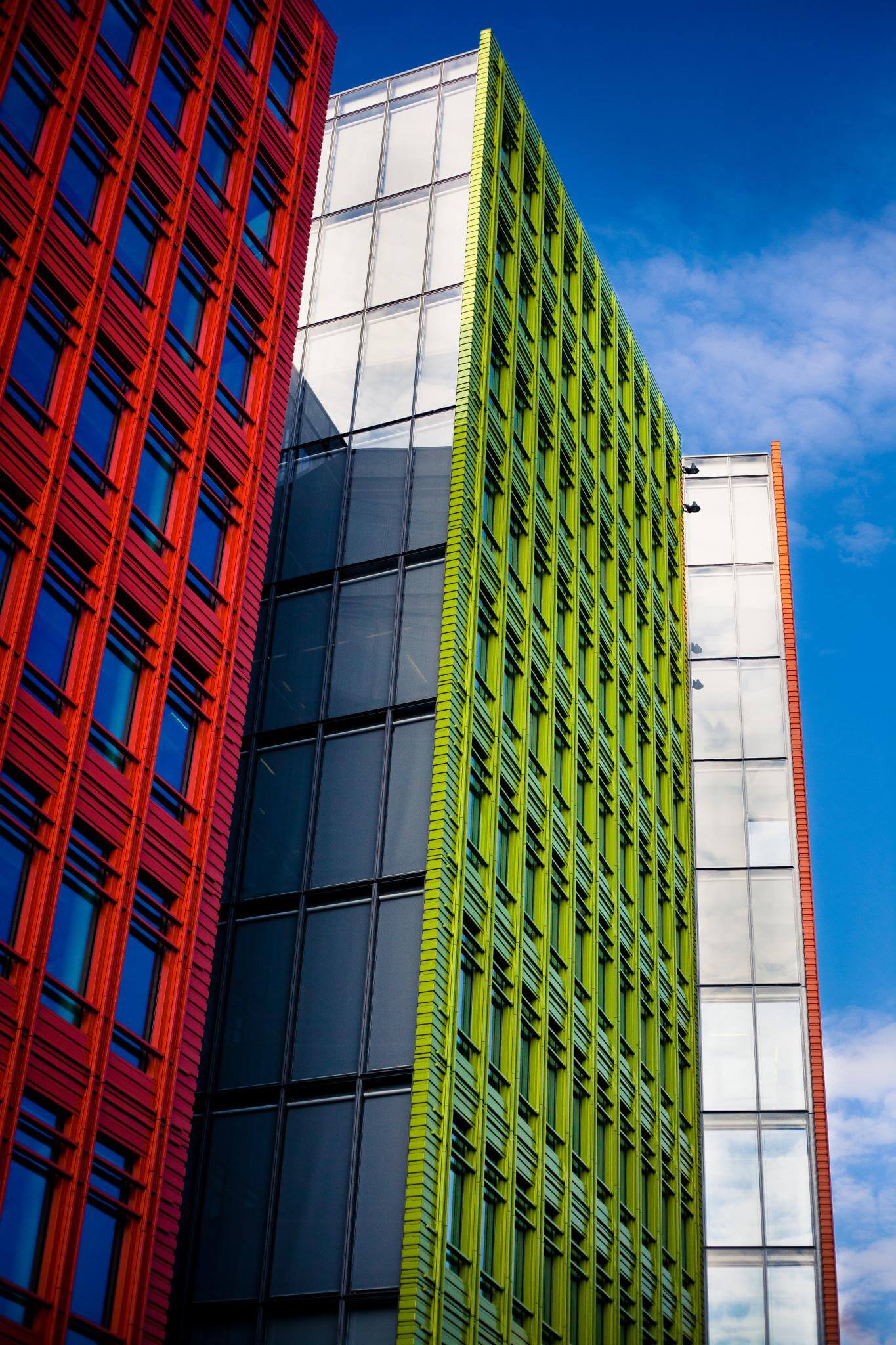 Google acquires Renzo Piano's Central Saint Giles building in London as its new headquarters.